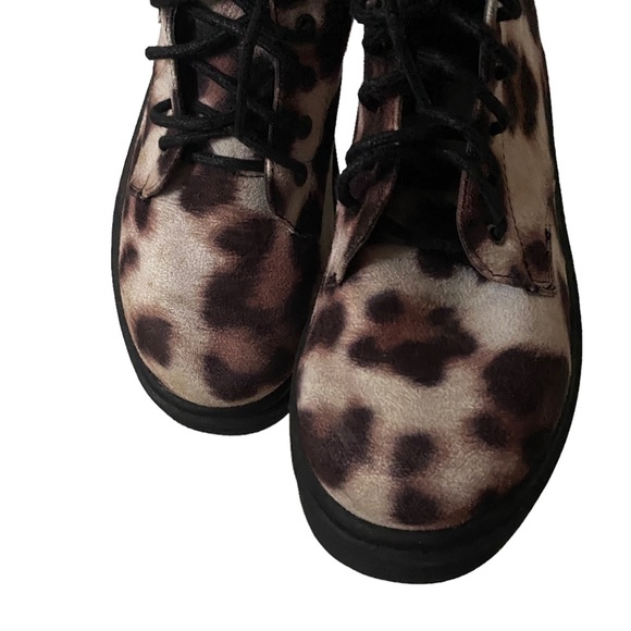 NWOT Forever 21 Animal Print Brown Ankle Boots - Picture 3 of 7